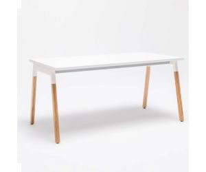 Bureau Ace met houten poten