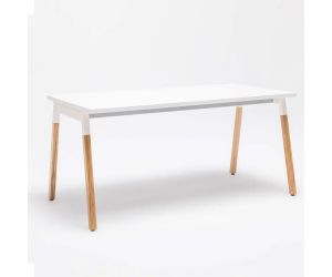 Bureau Ace met houten poten